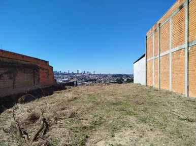 <strong>Terreno à venda na Vila Raquel, com 528 m² de área total (12</strong>