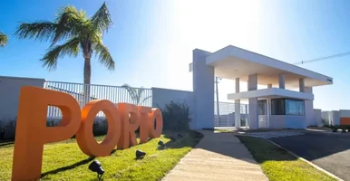 <strong>Casa a venda em Condomínio Clube com 2 Quartos e Quintal Pri</strong>