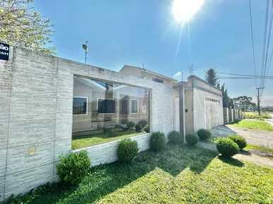 <strong>Casa semimobiliada à venda, com 04 quartos, 03 banheiros, ap</strong>