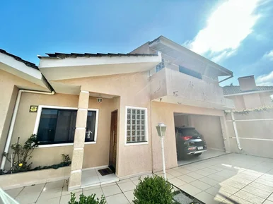 Casa Semimobiliada à Venda, Com 04 Quartos, 03 Banheiros, Aproximadamente 300 M²