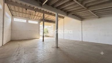 Comercial Extratégico Na Avenida Ernesto Vilela