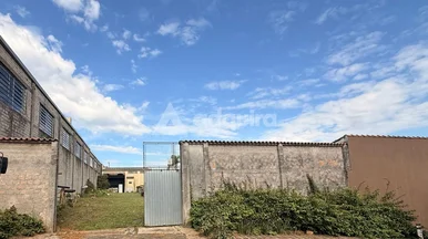 Comercial Extratégico Na Avenida Ernesto Vilela