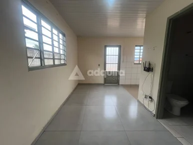 Casa Com 2 Quartos No Contorno
