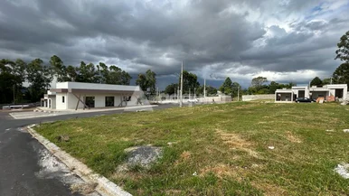 Terreno De Esquina Em Condomínio Fechado Medindo 260m2