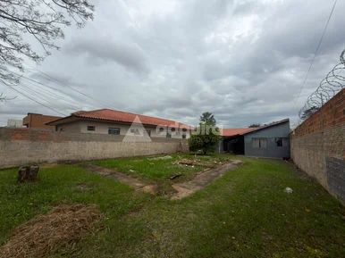 Casa Com Amplo Terreno De 360 M² à Venda Em Uvaranas