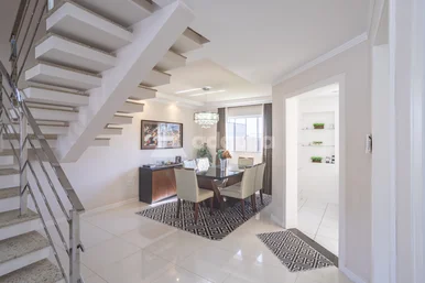 Sobrado Alto Padrao Com 180 M2 , Com Amplo Terreno No Jardim Carvalho