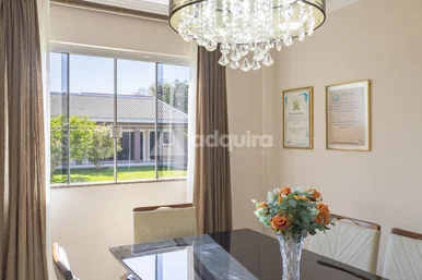 Sobrado Alto Padrao Com 180 M2 , Com Amplo Terreno No Jardim Carvalho