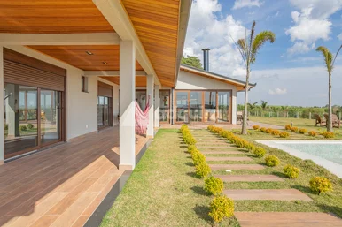 Vista Panorâmica E Porteira Fechada: 234m² De Alto Padrão Em Condomínio Fechado