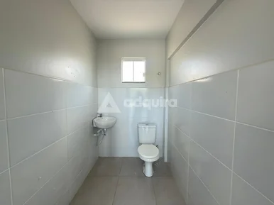 Sala Comercial Com 2 Ambientes, 2 Banheiros E Estacionamento