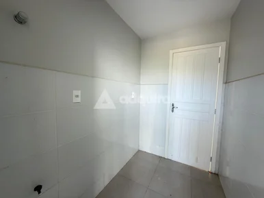 Sala Comercial Com 2 Ambientes, 2 Banheiros E Estacionamento