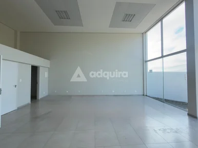 Sala Comercial Com 2 Ambientes, 2 Banheiros E Estacionamento
