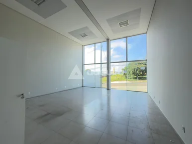 Sala Comercial Com 2 Ambientes, 2 Banheiros E Estacionamento