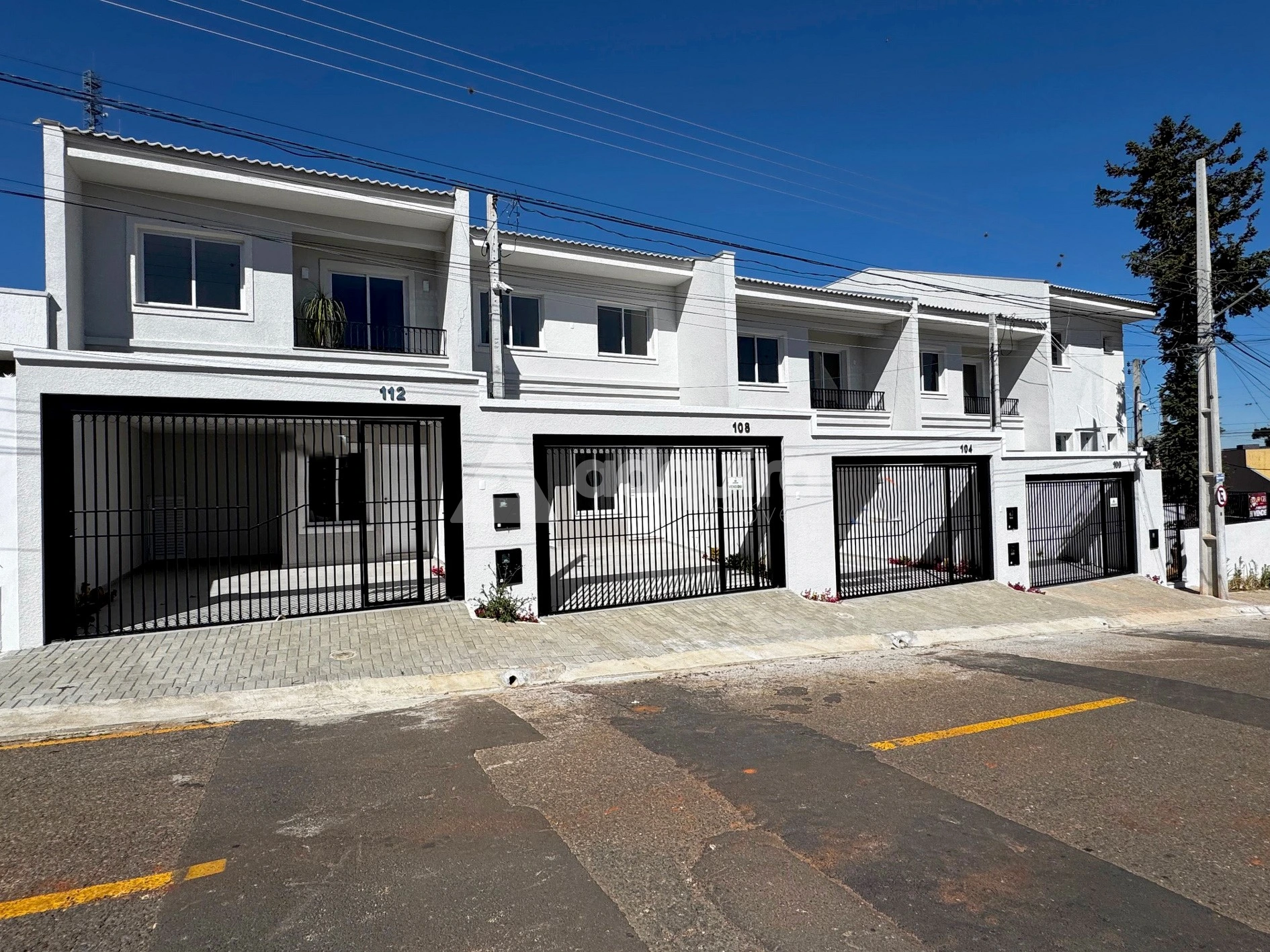 Sobrados De Alto Padrão - Residencial São José - 3 Quartos (1 Suíte) - O