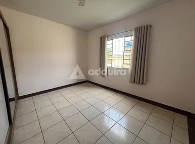 Casa Com Barracão Na Região De Uvaranas
