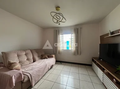 Casa Com Barracão Na Região De Uvaranas
