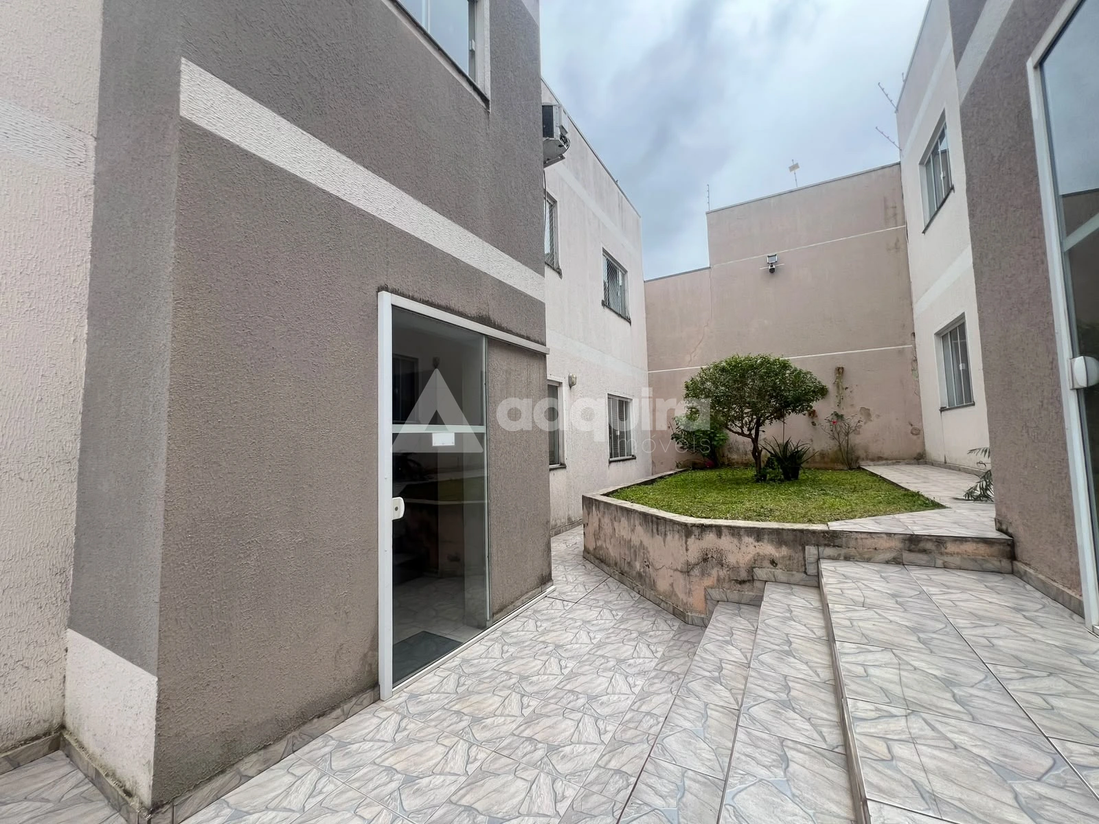 Apartamento No Edifício H. Leon Em Uvaranas