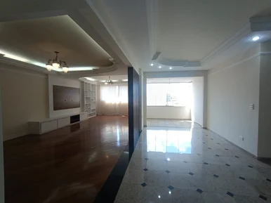 Apartamento à Venda 3 Quartos, 1 Suite, 2 Vagas, 270m², Centro