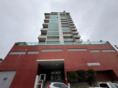 <strong>Apartamento semimobiliado para venda e locação andar alto, 2</strong>