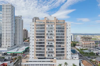 <strong>Design Contemporâneo no Centro: 160m² Úteis e Três Suítes Mo</strong>
