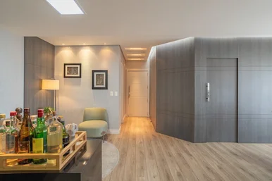 Design Contemporâneo No Centro: 160m² úteis E Três Suítes Mobiliadas No Edifício