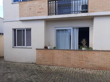 Apartamento Térreo à Venda, Contendo 2 Quartos, Sala, Cozinha, Banheiro, Vaga De