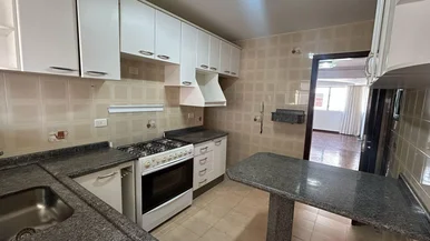 Apartamento Semi Mobiliado à Venda. Com 3 Quartos (um Deles Suíte), 3 Banheiros 