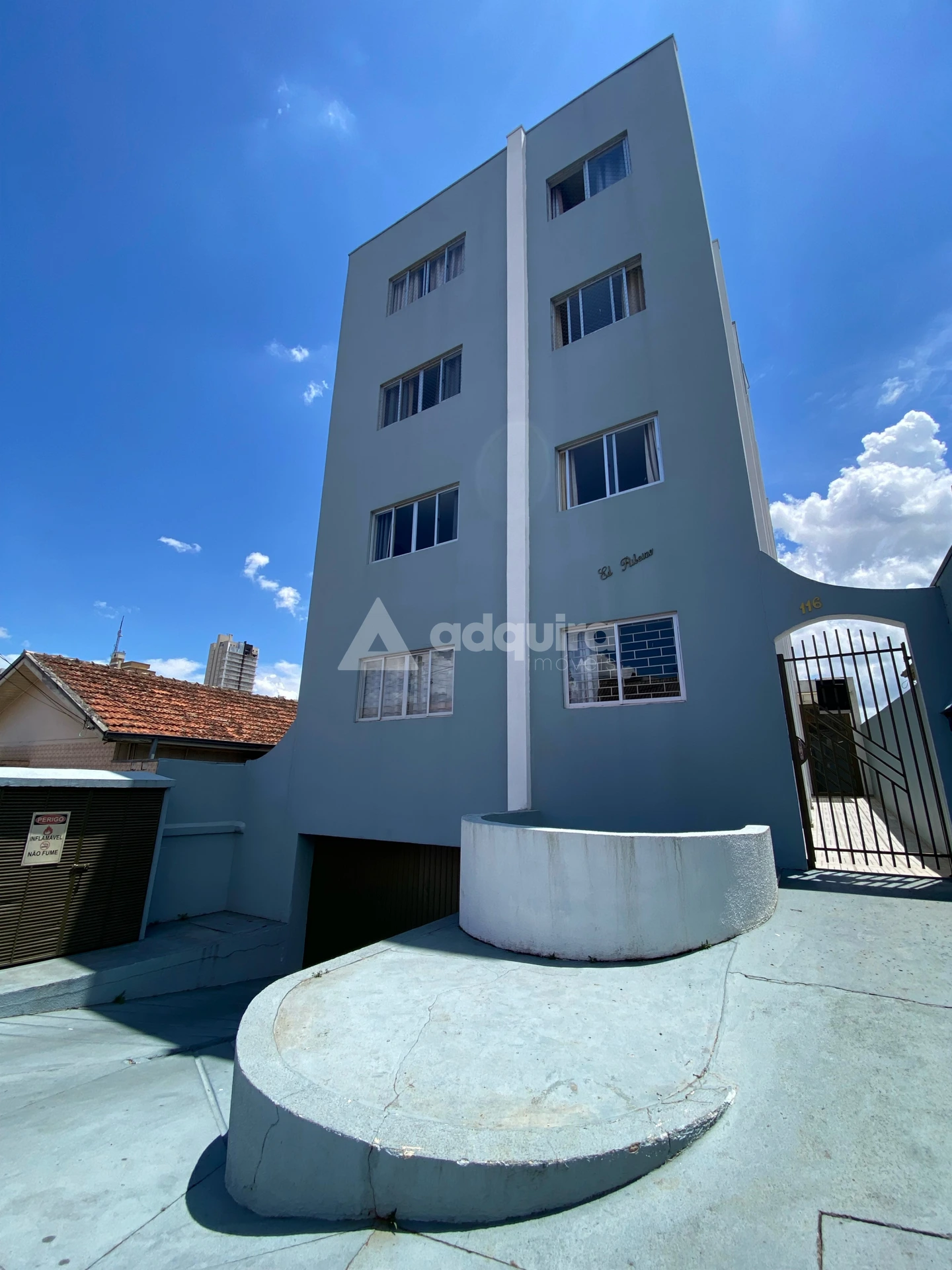 Apartamento De 02 Quartos Em Excelente Localização