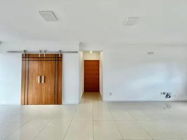 Apartamento à Venda - ótima Localização - 03 Quartos (01 Suíte), 02 Banheiros, 0