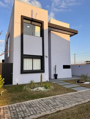 <strong>Casa no Condomínio Coliseu à venda, com 3 quartos (sendo 1 s</strong>