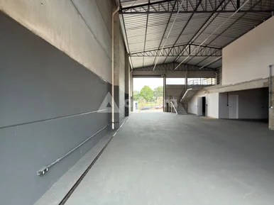 Barracão De 323 M² -  Próximo à Brf