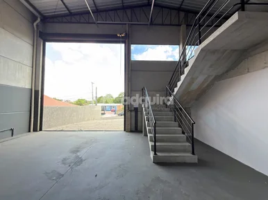 Barracão De 323 M² -  Próximo à Brf