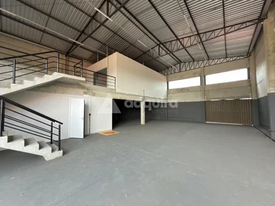 Barracão De 323 M² -  Próximo à Brf