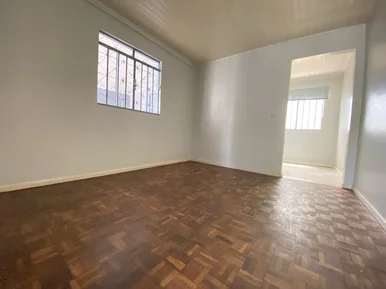 Casa Para Venda Com 2 Quartos, 1 Vaga, Centro