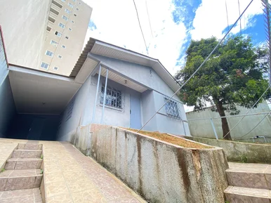 <strong>Casa para venda com 2 Quartos, 1 Vaga, Centro, Ponta Grossa </strong>