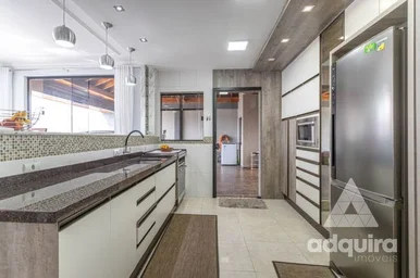 Casa à Venda 3 Quartos, 1 Suite, 4 Vagas, 400m², Oficinas