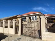 <strong>Casa à venda 3 Quartos, 1 Suite, 2 Vagas, 504M², Uvaranas, P</strong>