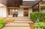 <strong>Casa Comercial/Residencial - Sofisticação, Amplitude e Versa</strong>