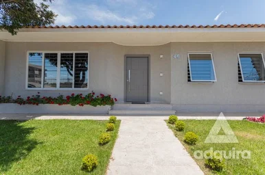 Casa à Venda 4 Quartos, 1 Suite, 2 Vagas, 251.96m², Uvaranas