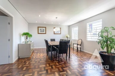 Casa à Venda 4 Quartos, 1 Suite, 2 Vagas, 251.96m², Uvaranas