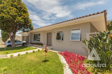 <strong>Casa à venda 4 Quartos, 1 Suite, 2 Vagas, 251.96M², Uvaranas</strong>