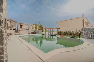 Casa à Venda 3 Quartos, 1 Suite, 2 Vagas, 145.85m², Colônia Dona Luíza