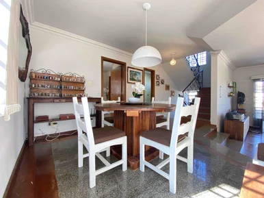 Sobrado Mobiliado Para Locação, 4 Quartos(sendo 2 Suítes) 5 Vagas, 350m²
