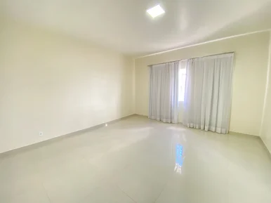 Casa Comercial à Venda 3 Quartos, 1 Suite, 2 Vagas, 545m², Centro