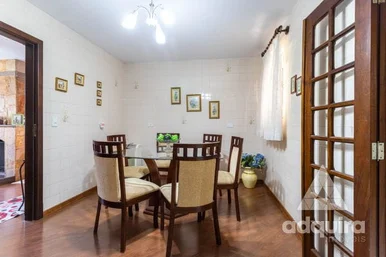 Casa à Venda 3 Quartos, 1 Suite, 825m², Uvaranas