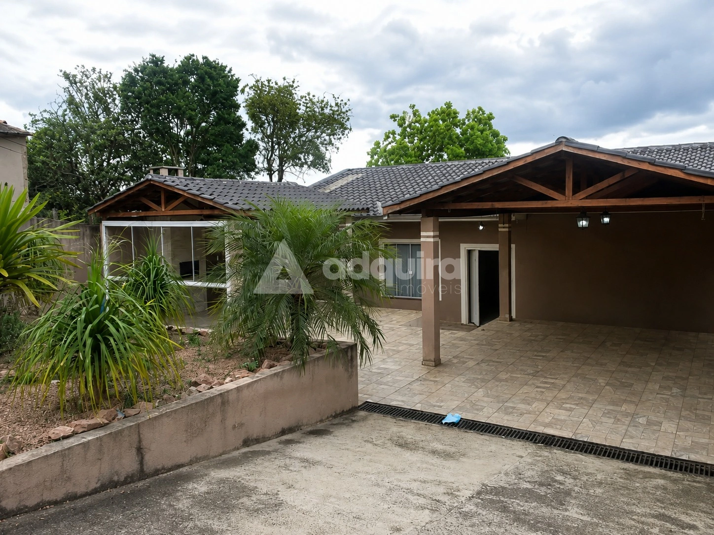 Casa à Venda 3 Quartos, 1 Suite, 2 Vagas, 462m², Neves