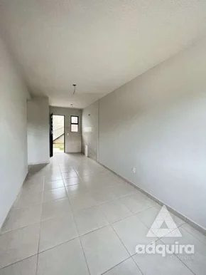 Casa à Venda 2 Quartos, 1 Vaga, 43m², Uvaranas