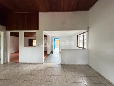 Casa à Venda Com Amplo Terreno, Quintal E Muito Espaço Para Viver