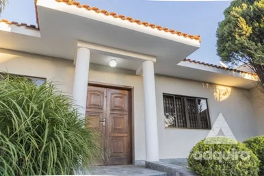 <strong>Casa à venda 3 Quartos, 2 Suites, 6 Vagas, 645M², Uvaranas, </strong>