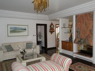 Excelente Casa  Comercial à Venda, 4 Quartos Sendo 2 Suítes, 3 Vagas, 689m²
