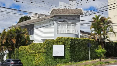 <strong>Casa à venda e locação - 4 Quartos, 4 Suites, 3 Vagas, 410M²</strong>